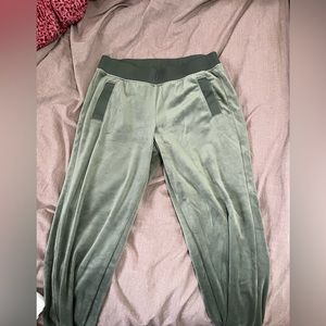 Lounge velvet olive pants